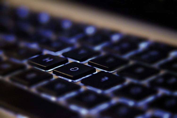 [Obrázek: jak-napsat-zkratky-na-klavesnici.jpg]